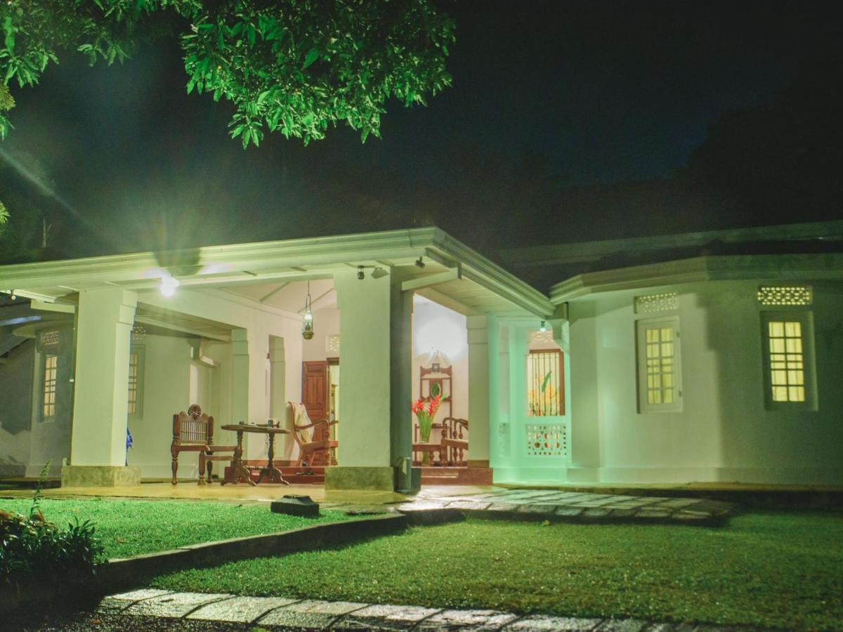 Thalpe Walawwa Heritage Villa Unawatuna Kültér fotó